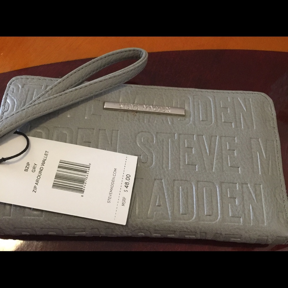 Gray Steve Madden wristlet/ wallet